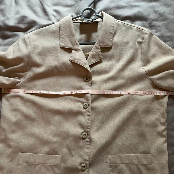 Tan short sleeve button down with pockets - Picture 5 of 6